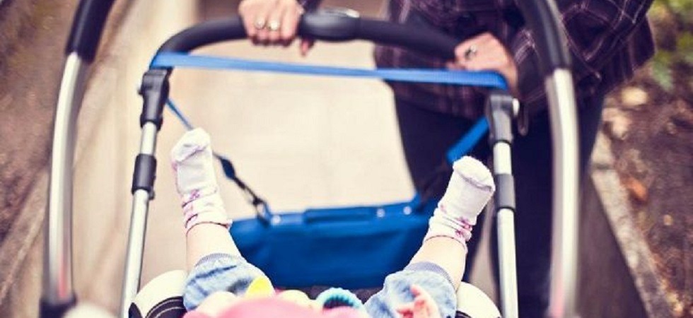 Scendeva dal bus e la bimba è volata fuori dal passeggino senza che nessuno l'aiutasse'', l'amarezza sui social di Giuseppe