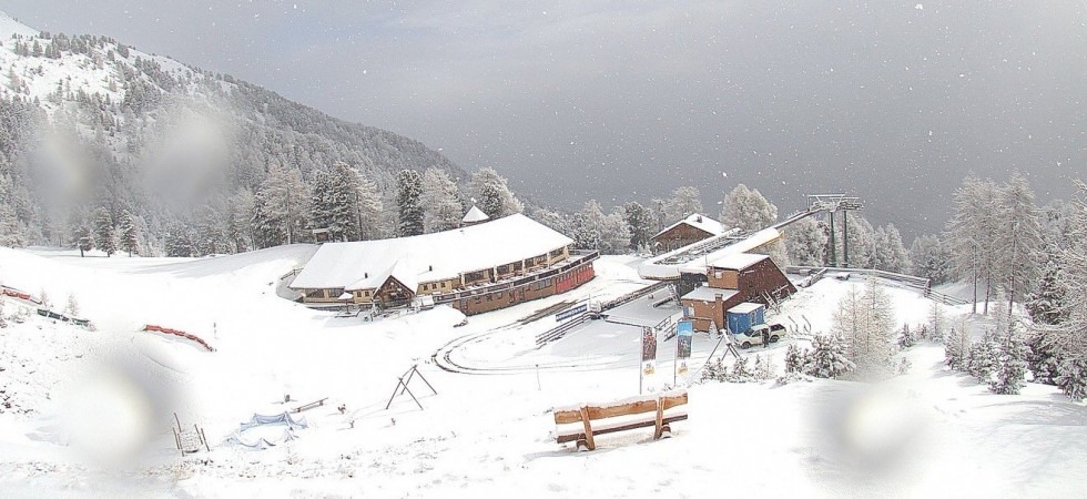Nevicata primaverile, la Val Venosta torna ad imbiancarsi