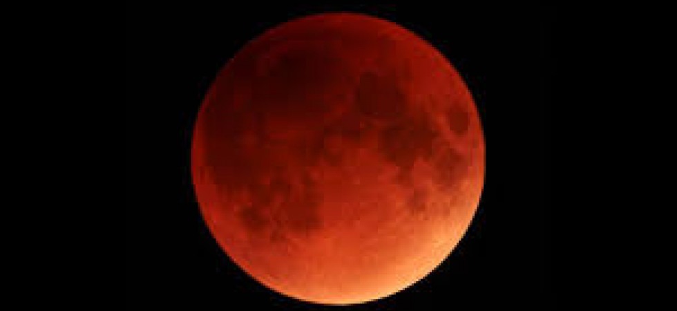 In cielo appare la Superluna e con l'eclissi totale è uno spettacolo doppio