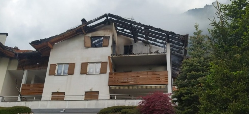 Paura nella notte, incendio in un'abitazione: evacuati sei appartamenti