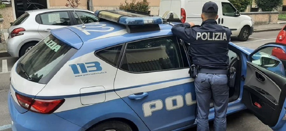 Foto d'archivio Prova a prelevare al bancomat ma ha esaurito il credito, così entra nella Fraglia e ruba 250 euro