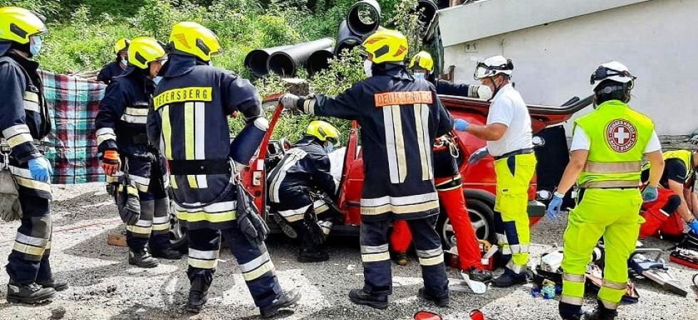 Grave incidente tra il Santuario di Pietralba e Monte San Pietro: esce di strada e rimane incastrato tra le lamiere dell'auto