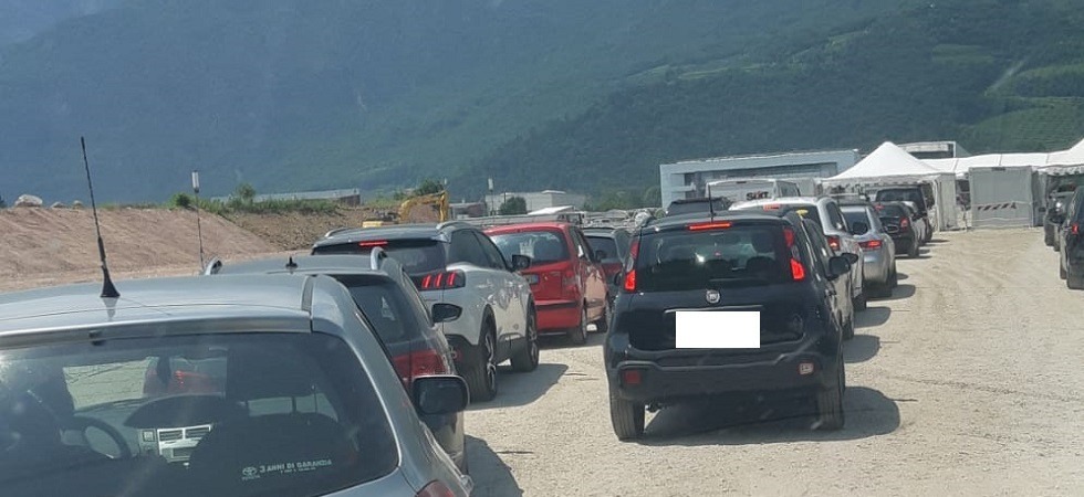 Coronavirus, Zeni: Il drive through di Trento sud è costato 1 milione per essere la maglia nera nelle somministrazioni dei