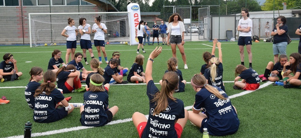 Oltre 30 ragazze per il camp del Trento Calcio Femminile con un'ospite d'eccezione: Martina Tomaselli che gioca in serie A