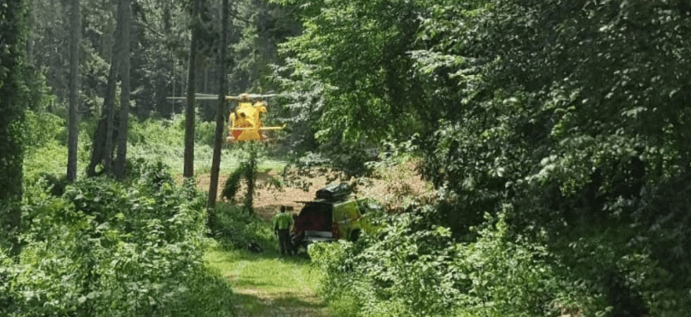 Brutta caduta sul tracciato da enduro, biker si ferisce alla testa e al braccio: recuperato dal soccorso alpino