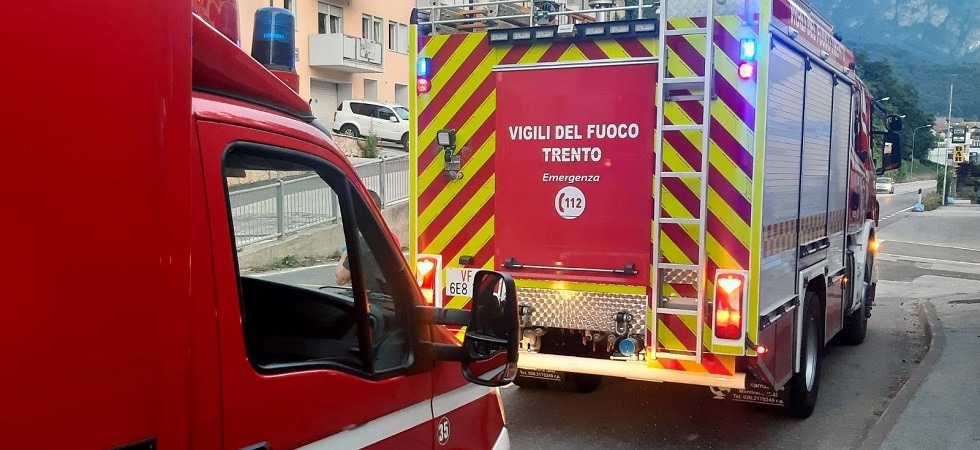 Un forte odore di gas si sparge in casa e in strada, accorrono i vigili del fuoco per le verifiche e sistemare la perdita