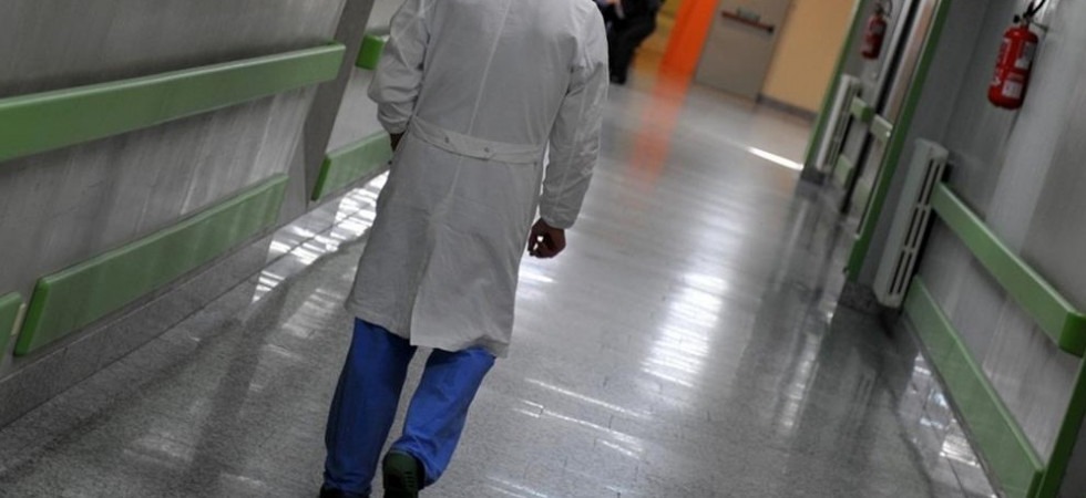 Sanitari no vax, in Alto Adige partono le prime sospensioni: da domani 115 dipendenti non potranno più entrare nei reparti