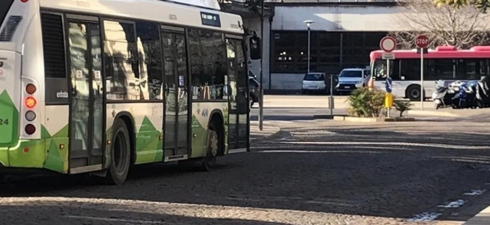 Non ci sono autobus serali a Trento, lanciata una petizione online: Disagio a tutta la comunità''
