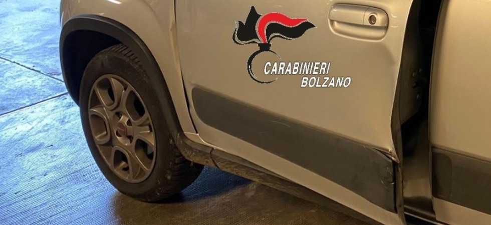 Non si fermano all'alt e speronano l'auto dei carabinieri, individuati i cinque ragazzi responsabili