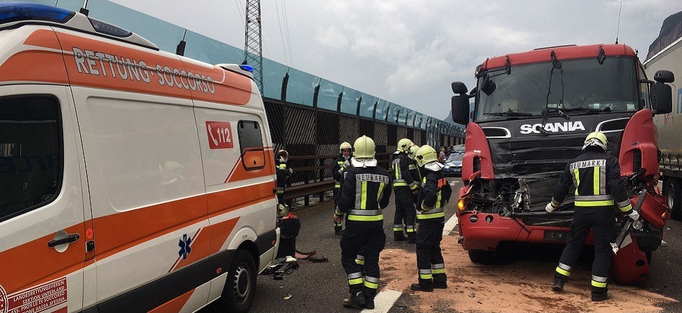 Violento tamponamento in A22