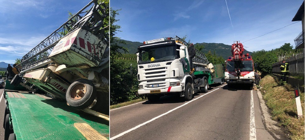 Si spezzano le catene, la gru scivola di lato e rischia di piombare nella campagna, paura in val di Non