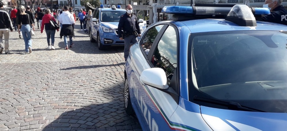 Ubriachi tentano di prendere una barca e riempiono di pugni il noleggiatore
