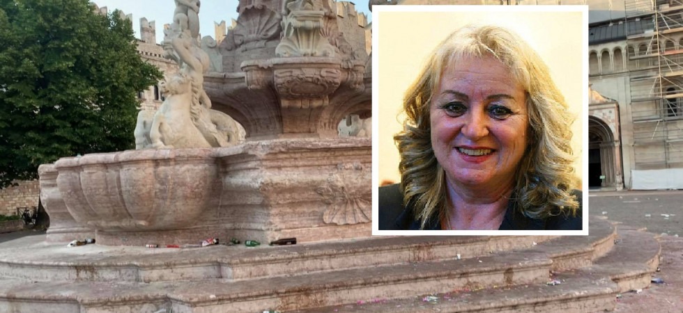 Danni alla fontana del Nettuno in piazza Duomo, la Lega ora vuole che sia messa Una cordonata