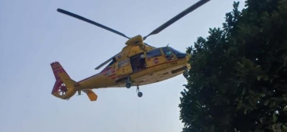 Cade in bici e sbatte violentemente la testa, grave una donna trasportata in elicottero all'ospedale Santa Chiara