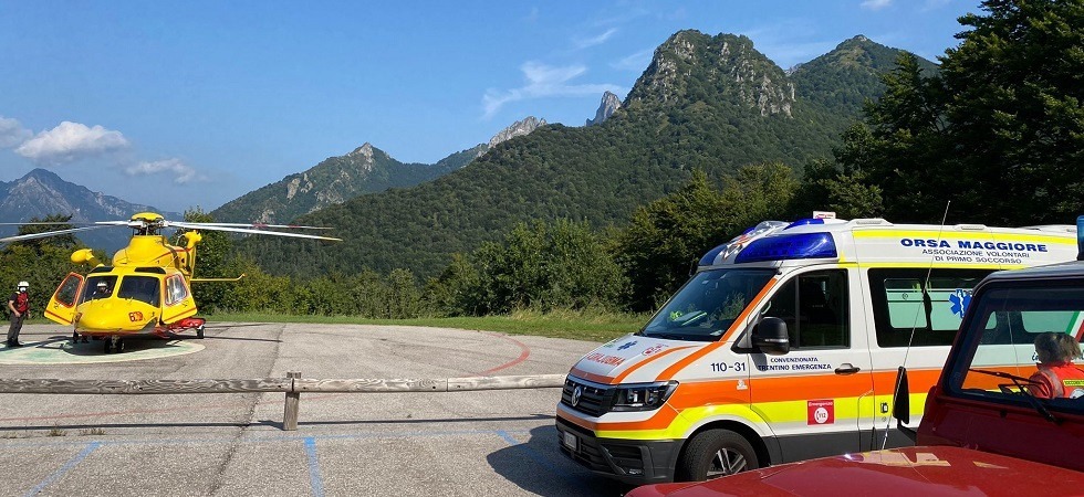 Sbanda e perde il controllo della moto, un 50enne trasportato in elicottero all'ospedale di Trento