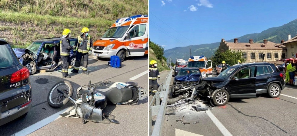 Grave incidente con due veicoli e una moto coinvolti: 5 i feriti, per estrarre una persona utilizzate le pinze idrauliche