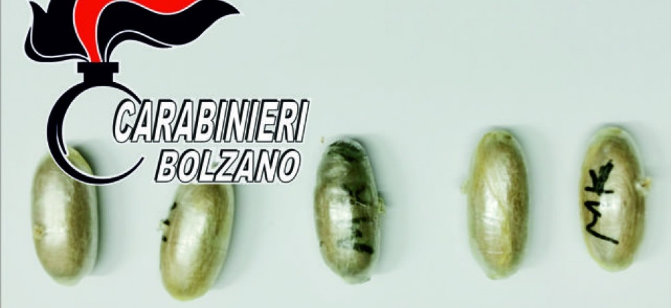Fermato per un controllo, viene scoperto con 150 dosi di eroina nello stomaco