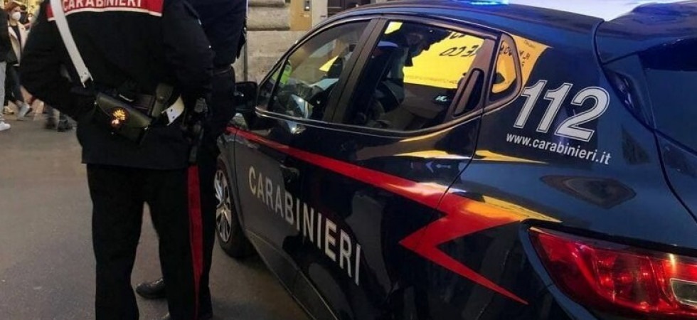 Il negozio viola le norme anti-Covid: titolari e dipendenti senza mascherina e nessun cartello di capienza massima
