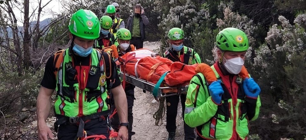 Foto d'archivio Accusa un malore mentre è in montagna con gli amici: 65enne si accascia a terra e muore