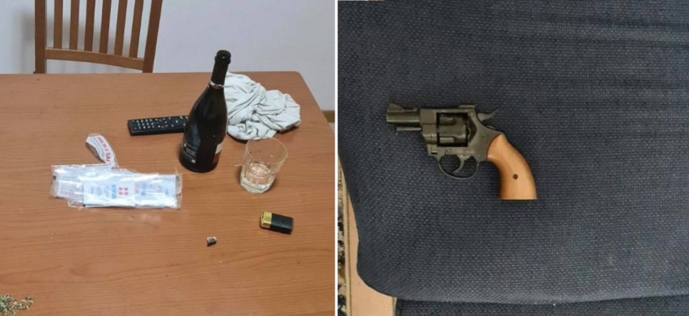 Chiama i sanitari per un mal di testa e poi li aspetta in casa con una pistola