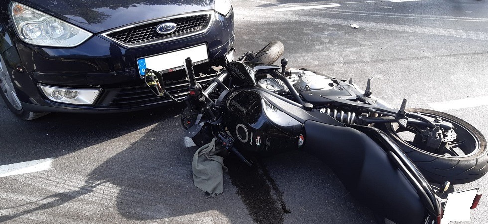 Scontro moto-auto sulla statale della Gardesana, due centauri trasportati all'ospedale Santa Chiara di Trento
