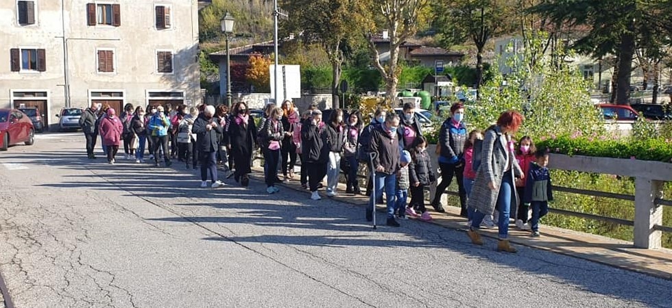 Un fiume rosa per la prevenzione dei tumori al seno: la Lilt in piazza ad Ala per fare informazione