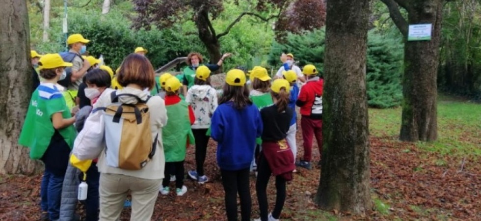 Trento, i giovani protagonisti nella pulizia del parco del Salè