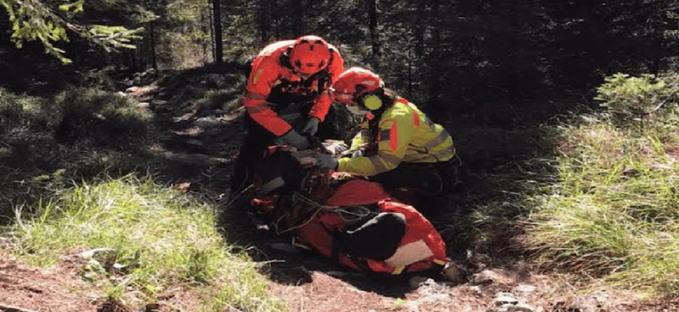 Malore in montagna, la moglie interviene e chiama i soccorsi