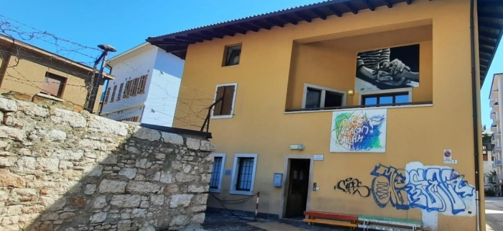 Un tè caldo, un posto a sedere e una doccia, al Punto d'Incontro tornano le aperture domenicali