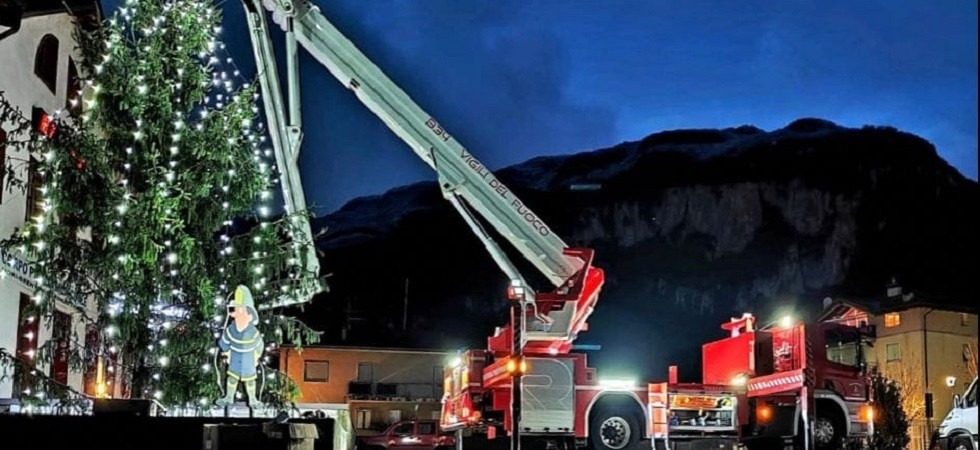 I vigili del fuoco cercano aiuto: Vi aspettiamo con decorazioni e creazioni per abbellire il nostro albero di Natale''