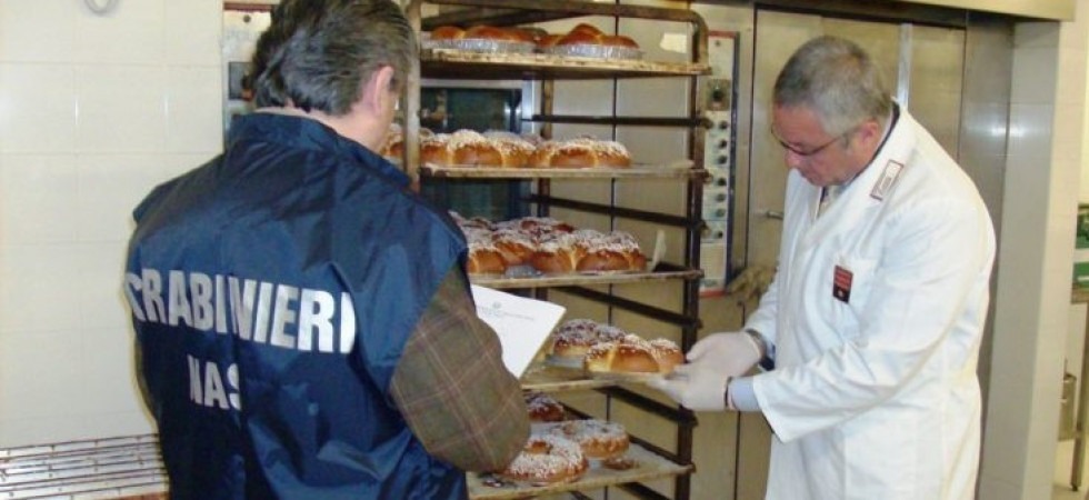 Foto d'archivio Insetti ed escrementi di roditori in dispensa, pasticcere denunciato dai Nas: nel deposito alimenti scaduti da tempo