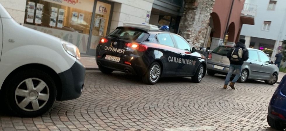 Spaccio di eroina in piazza della Portela, i carabinieri fermano 2 giovani