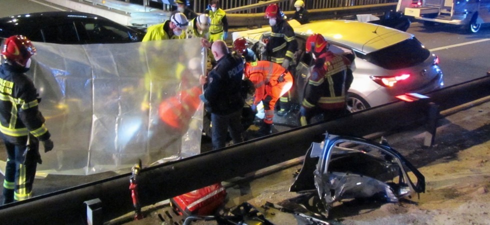Violento schianto nella notte, cinque feriti trasportati in ospedale
