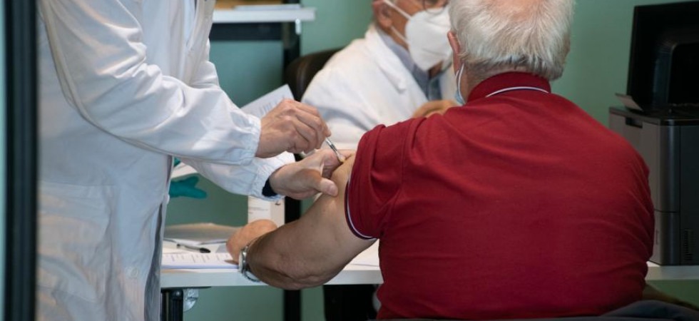Influenza, l'Apss lancia la campagna vaccini ma la Cisl denuncia: Ad ogni medico 80 dosi e deve vaccinare 300/400 pazienti