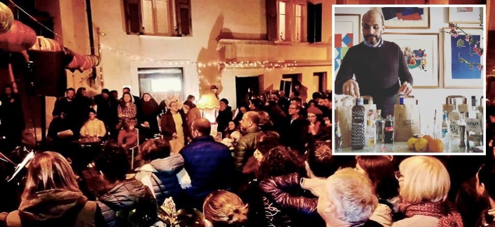Nella foto la piazzetta gremita di pubblico in occasione della festa “Lanterne verso sera” organizzata per San Martino nel 2019 Nella foto la piazzetta gremita di pubblico in occasione della festa “Lanterne verso sera” organizzata per San Martino nel
