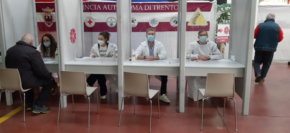 Maratona vaccinale, nelle prime 12 ore oltre 16mila inoculazioni, l'Apss: “55mila prenotazioni, più di 3mila sono prime dosi”