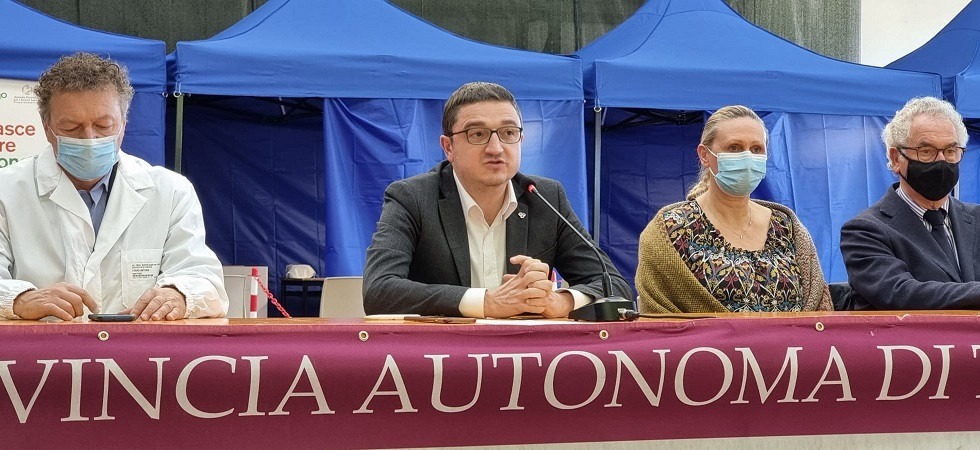 Maratona vaccinale, i medici: Un ragazzo su 4 in terapia anti-depressiva causa lockdown