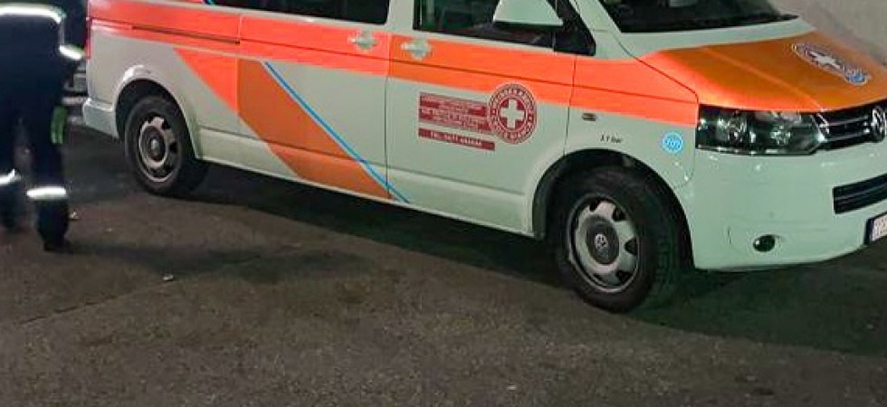 Si ferisce alla mano con la sega circolare, momenti di paura per un 25enne