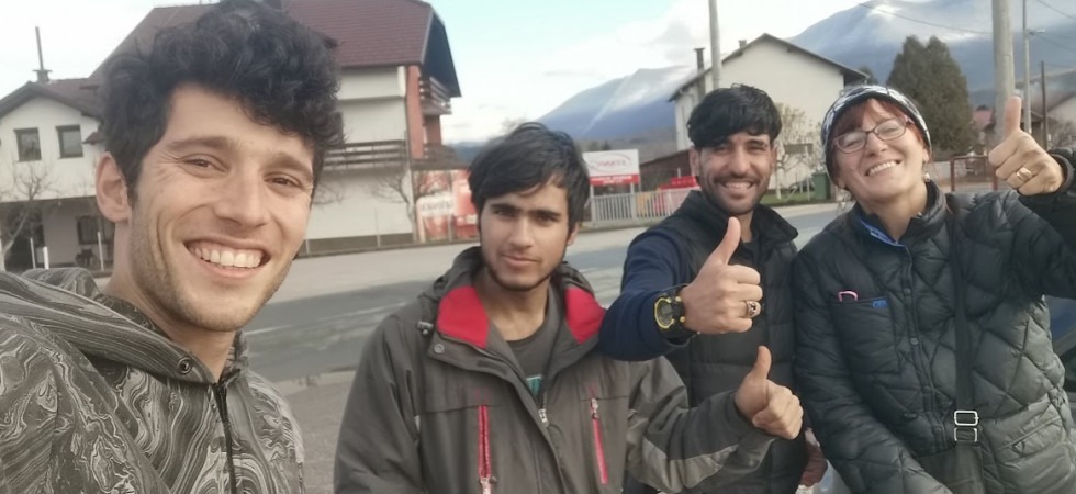 Da Trento alla rotta balcanica, il viaggio di Luca per portare un sorriso tra i giovani migranti fra bolle di sapone e