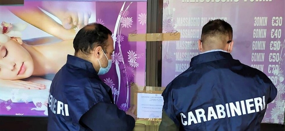 Foto d'archivio Centri massaggi non in regola: dopo i controlli dei Nas scattano le denunce