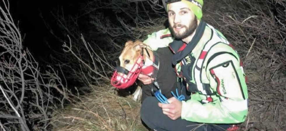Spaventata scappa dalla proprietaria e si perde nel bosco, la cagnolina Vicky portata in salvo dal soccorso alpino e dai
