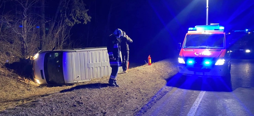 Si ribalta nella notte con il furgone: un ferito portato in ospedale