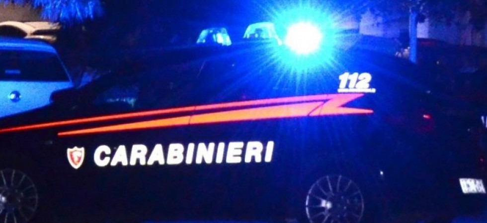 Trasforma il garage di casa in un laboratorio per preparare le dosi di cocaina da spacciare, arrestato un 35enne