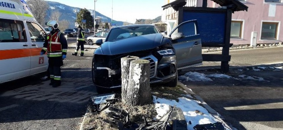 Perde il controllo dell'auto e si schianta, 55enne trasportato in elicottero all'ospedale Santa Chiara di Trento