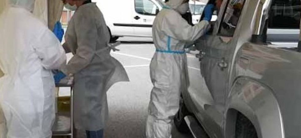 Code interminabili per i tamponi, nel bellunese interviene l'Azienda sanitaria: Da lunedì solo su prenotazione''