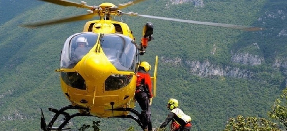 Foto d'archivio Cade per diversi metri mentre arrampica in falesia: elitrasportato all'ospedale un freeclimber