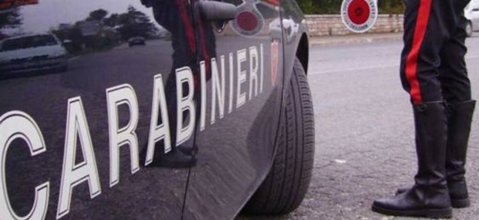 Guida in maniera pericolosa e poi rifiuta il test con l'etilometro, 83enne nei guai: patente sospesa e auto sequestrata