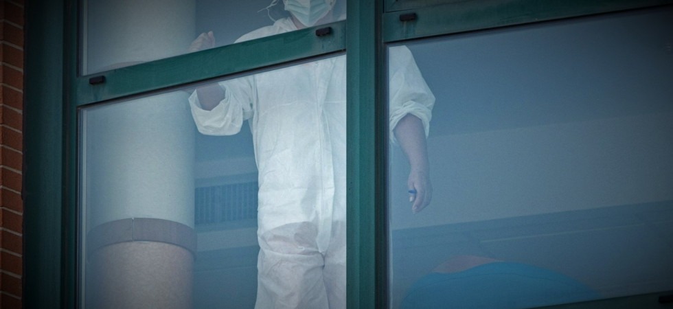 Sanitari no-vax guariti, il no da Roma per il reintegro allarma le Rsa