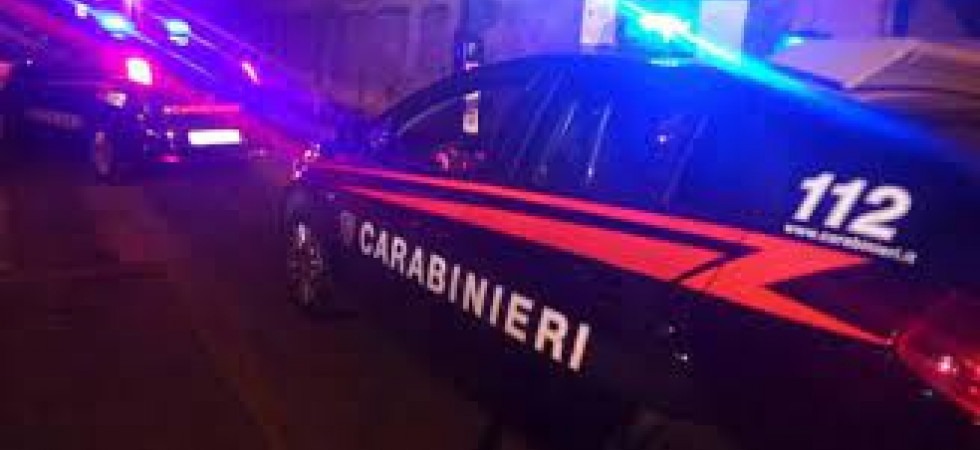 Trento, paura per una donna: si trova fuori casa il marito ubriaco dal quale si sta separando che cerca di forzare porta e