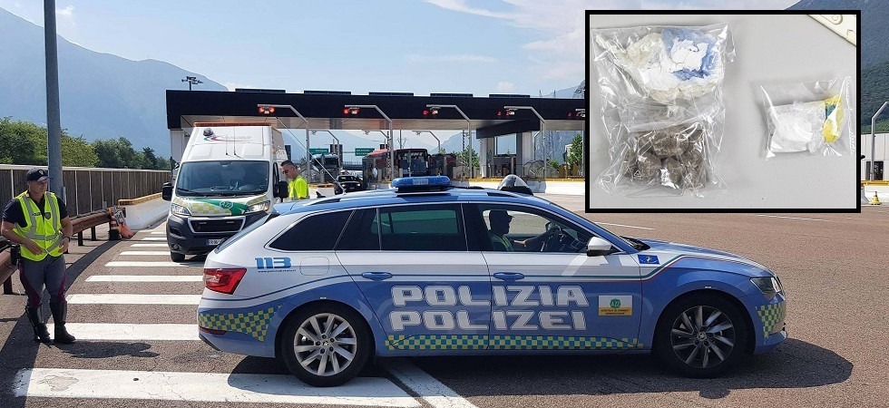 In auto con un etto di eroina e 10 grammi di cocaina: sul mercato la droga avrebbe fruttato 11mila euro